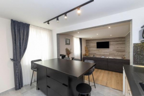 Nikky 2BR apt. in old town centre